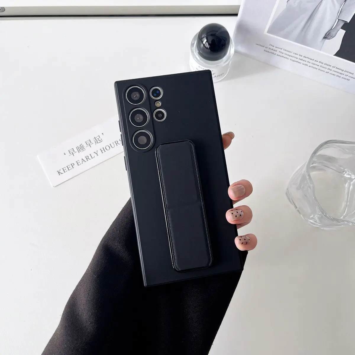 For Samsung Galaxy S24 25 23 Ultra Case Magnetic Stand for Galaxy S25 Plus 폰케이 S26 울트라  Wrist Strap Holder Protector Case