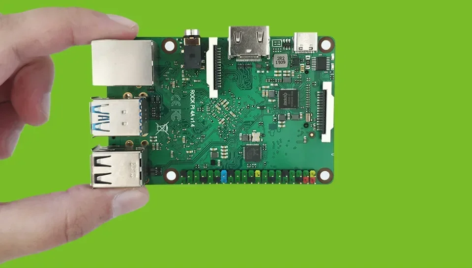 ROCK PI 4B V1.4 Rockchip RK3399 ARM Cortex ستة النواة SBC/كمبيوتر لوحة واحدة متوافق مع شاشة Raspberry Pi الرسمية