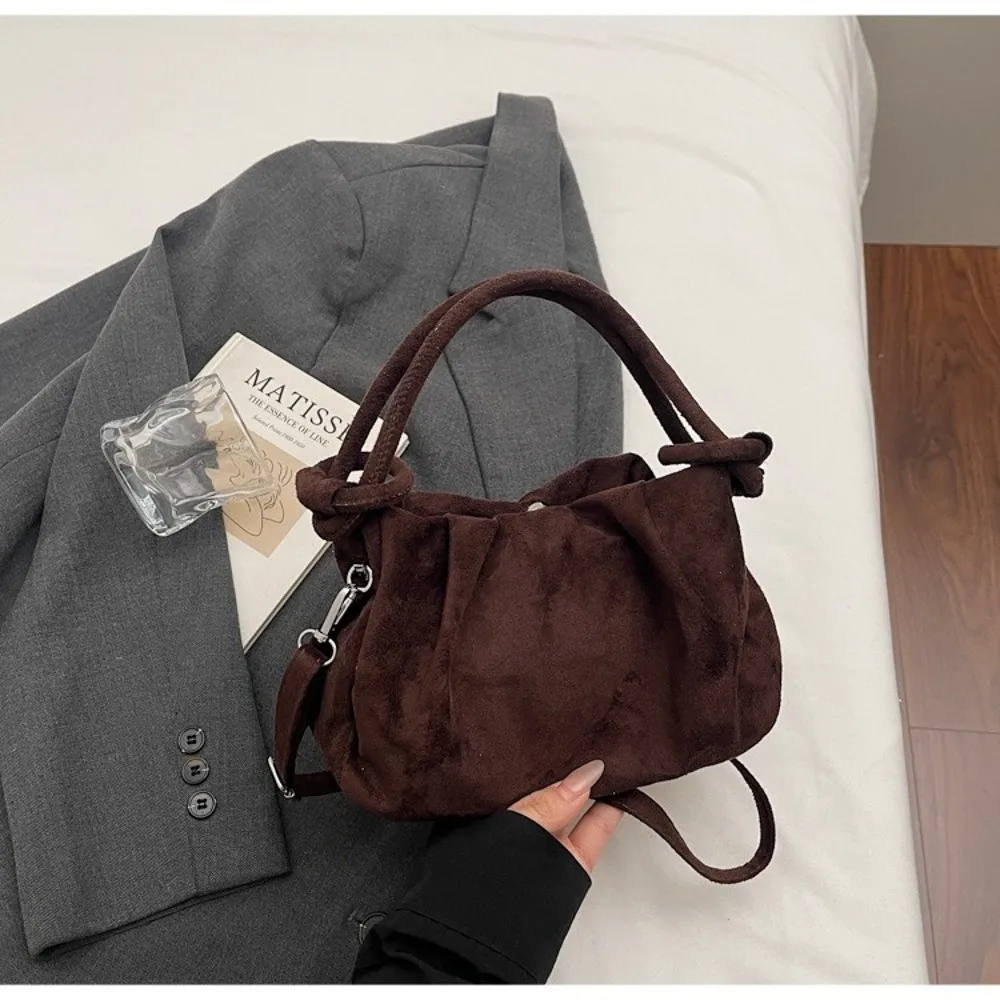 Retro-Stil Wildleder Umhängetasche mit Magnetverschluss Weicher Griff Schultertasche Faltenoptik Modische Handtasche für Damen – Detail 11