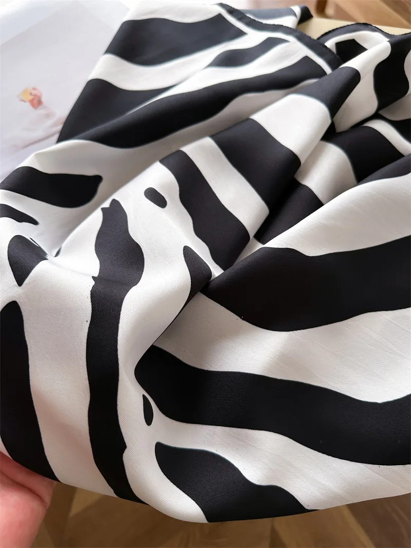 Frauen Spanien Marke Design Schal Mode Leopard Zebra Seide Schals Platz Kleine Taschentuch Neck Snood Tasche Hijab Snood 90*90 cm – Detail 6