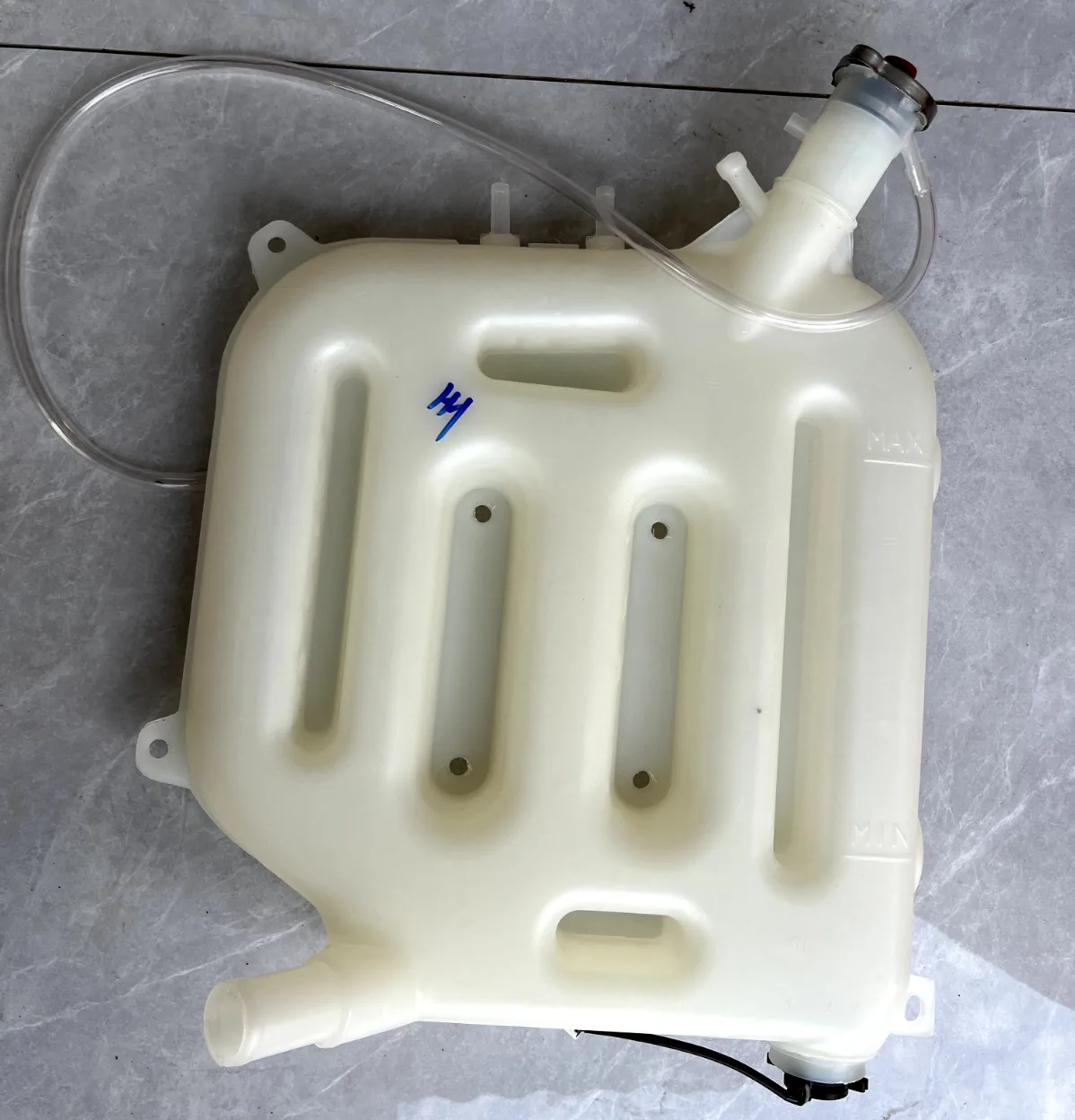 

FIT FOR ISUZU GIGA CXZ CYZ EXZ EXR EXY TRUCK RADIATOR OVERFLOW BOTTLE WATER TANK