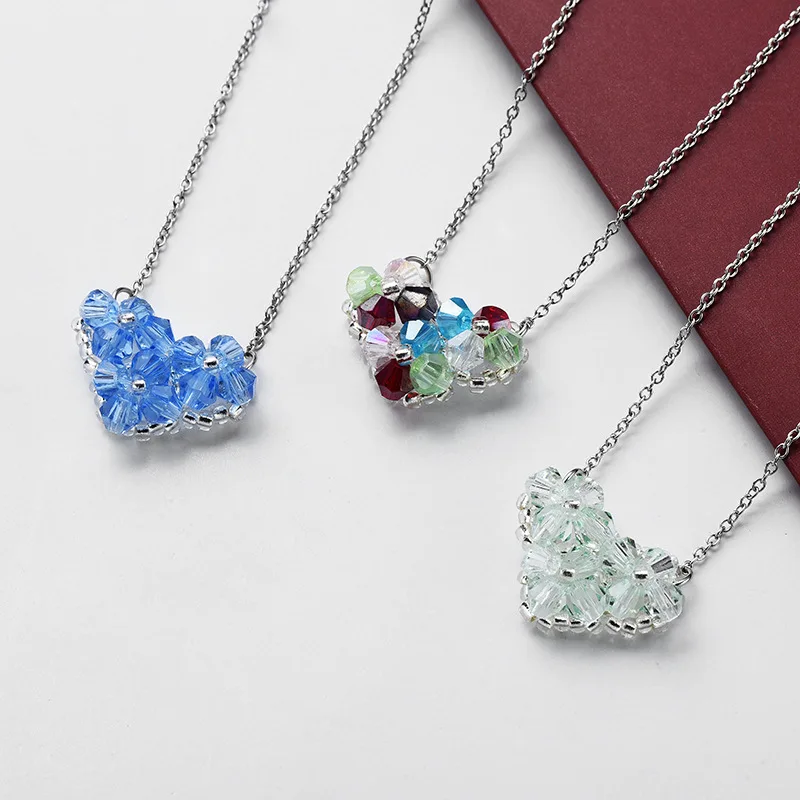 

The new necklace is cute and sweet, and its design is versatile. Swing cover, hand-woven collarbone chain