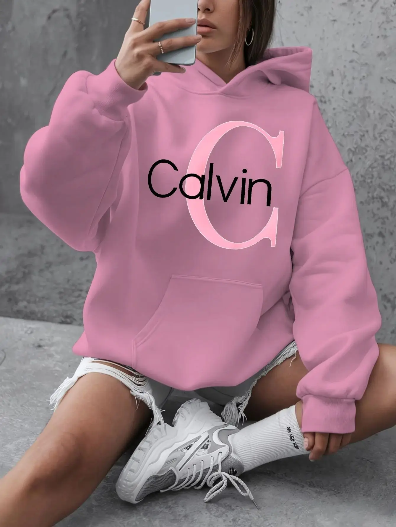 Calvin Graphic Hoodie feminino plus size "Calvin" moletom com capuz gráfico – pulôver casual de manga comprida com bolsos roupas y2k