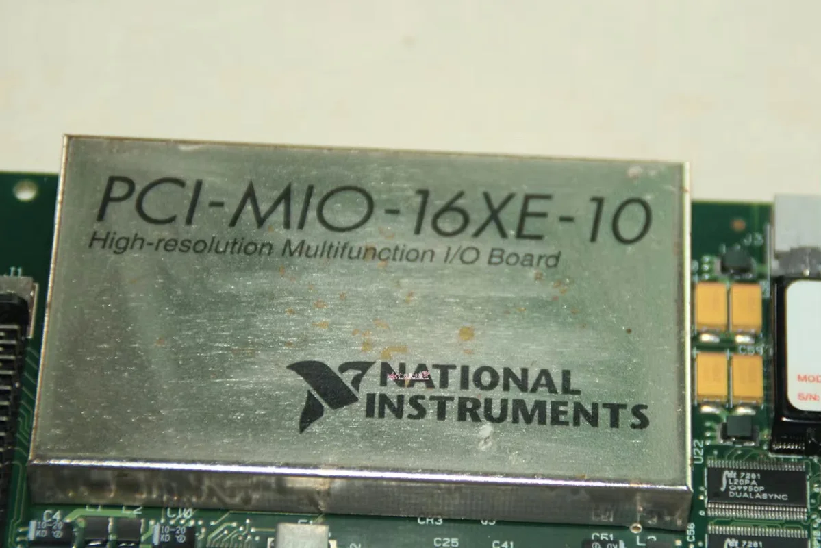 Scheda National Instruments NI PCI-MIO-16XE-10 NI DAQ utilizzata in buone condizioni