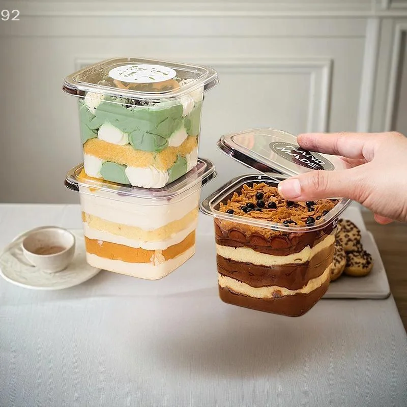 50 szt. Przezroczystych pojemników na desery/kompoty z akrylu spożywczego o pojemności 150/250/380 ml z zabezpieczonymi pokrywkami.