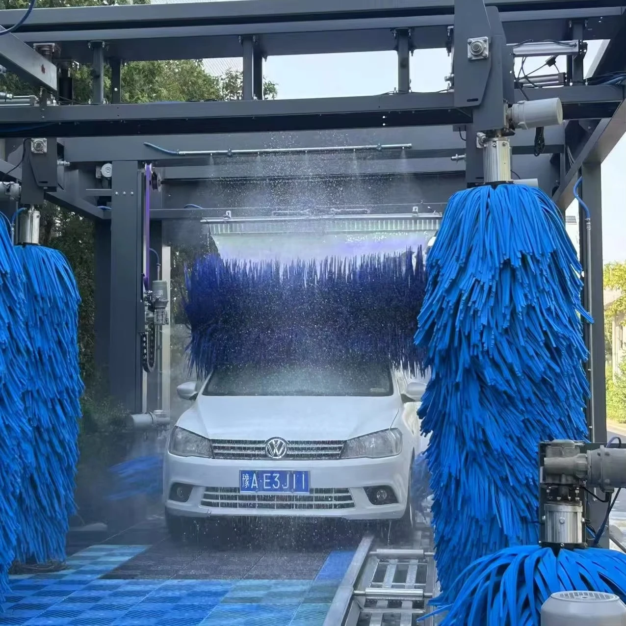 

Heavy Duty Automatic Tunnel Car Wash System With Programmable Controller and Multiple Wash Programs