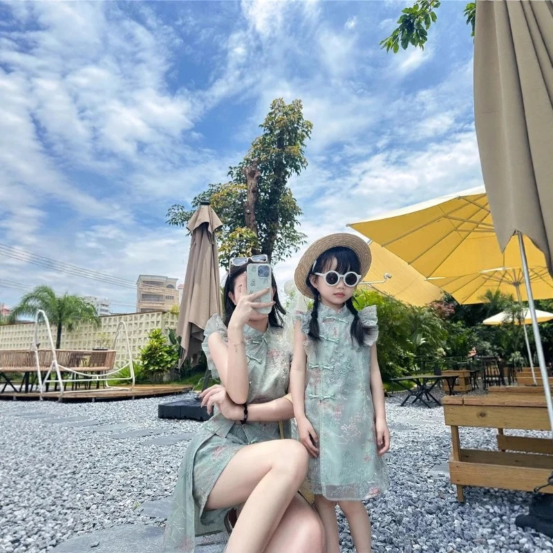 Traditional Chinese Outfits Go Out To Play Wear Women Girls New Summer Cheongsam Mother Daughter Matching Dresses Two Piece Set