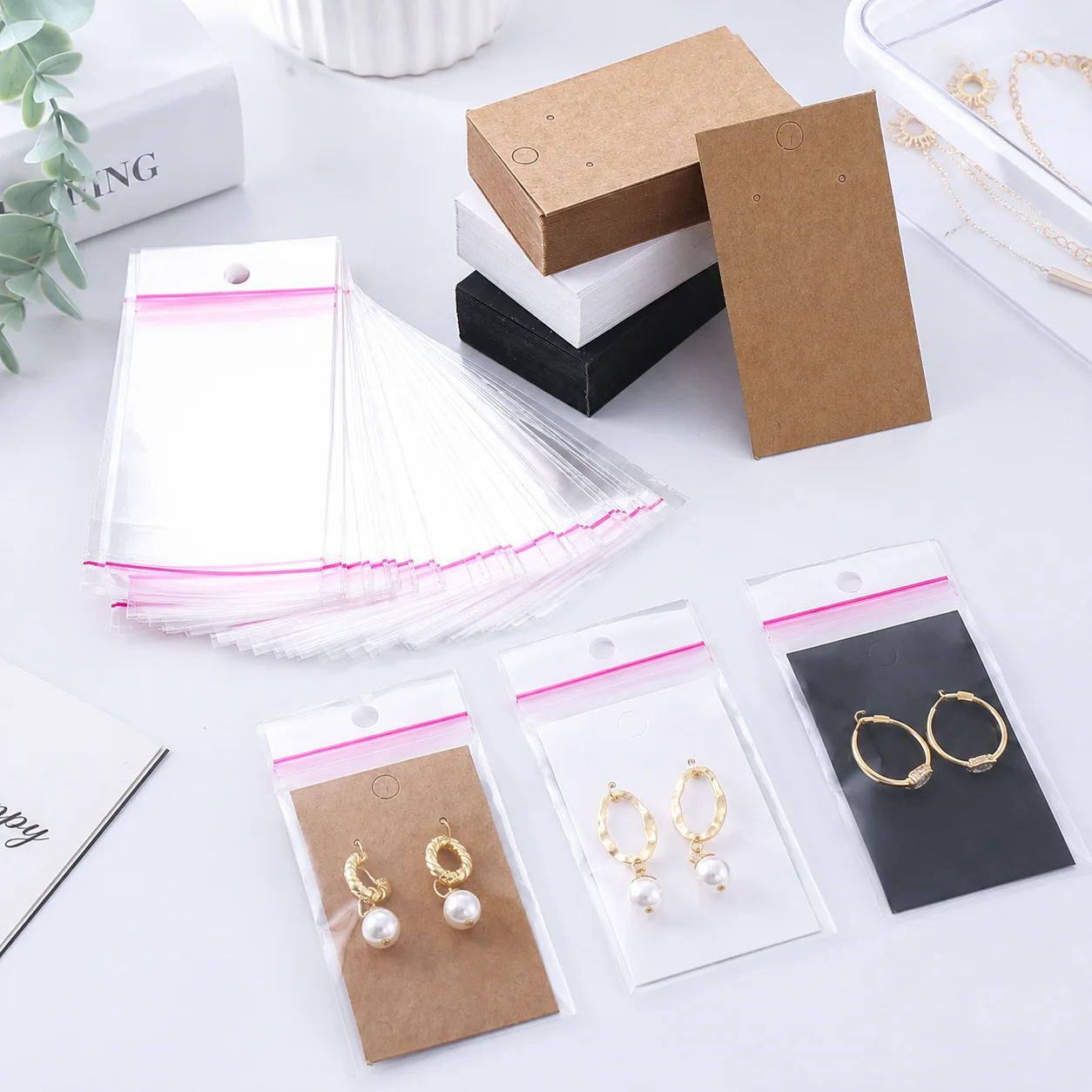 50/100 Stück Ohrringkarten mit Ziplock-Beutel, Kraftpapier, weiß-schwarz, Schmuck-Display-Kartenhalter für Ohrringe, Halsketten-Verpackung – Detail 2