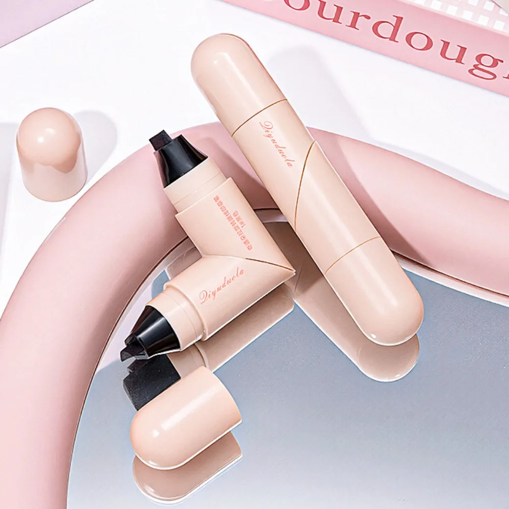 อายไลเนอร์แบบหมุนได้เนื้อแมท 2 ชิ้น กันน้ำ ติดทนนาน ปากกาอายไลเนอร์ชนิดน้ำ แห้งเร็ว ปากกาเขียนขอบตาแบบปั๊ม สำหรับสาวๆ