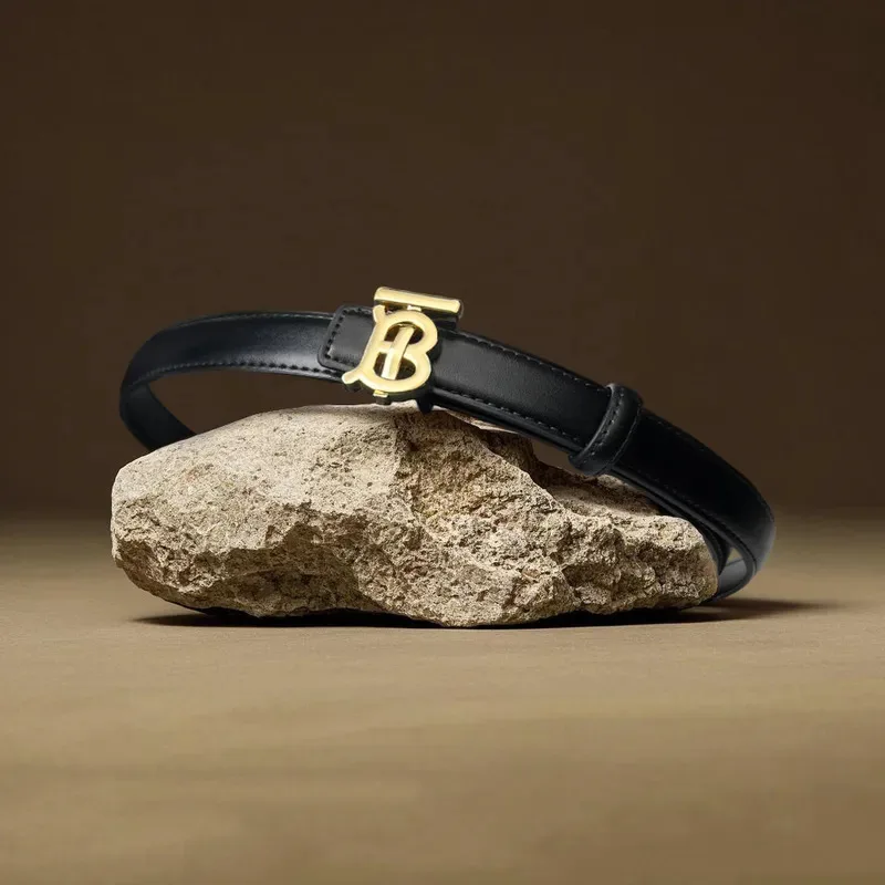 2025 Cintura per le donne Nuovo 1 pz Cintura da donna con lettera Fibbia in lega Cintura di moda Cintura per jeans per il tempo libero Cintura gonna lunga di fascia alta