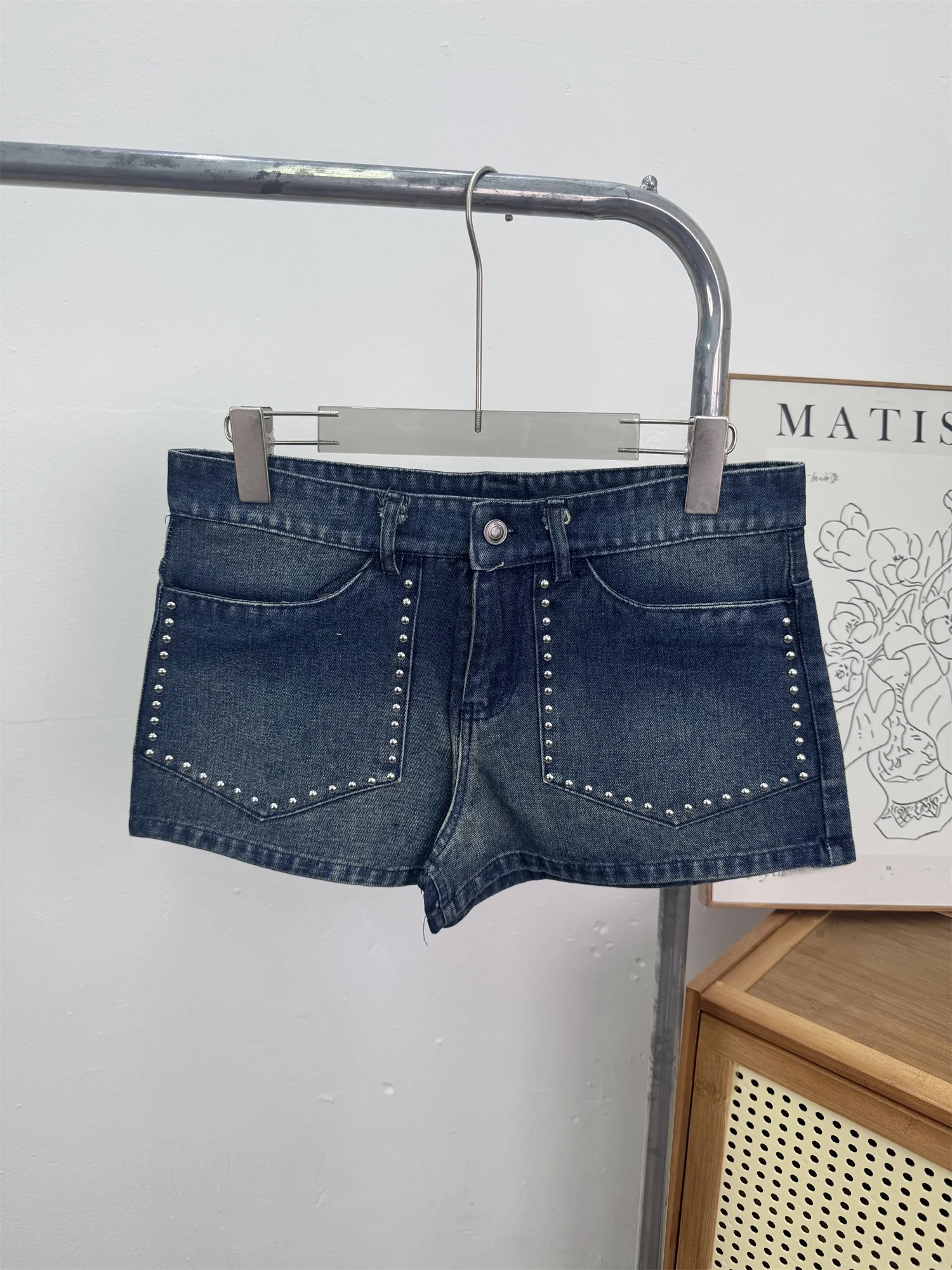

WMXZ Spring Summer New Style Women's Casual Fashion Mid-Waist Pocket Rivet Decorated Jeans Shorts Standard Fit Natural Waist