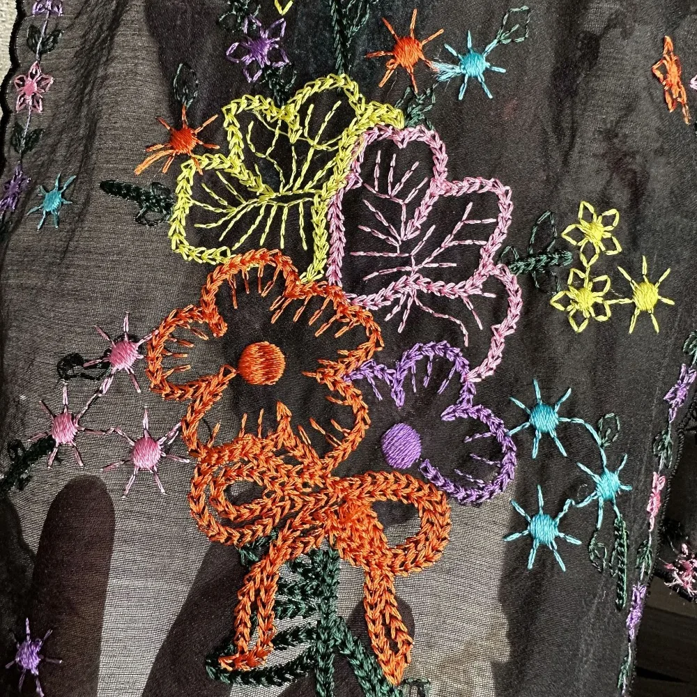 Embroidered Apricot Colored Shawl T-shirt Decorated with Fake Collar New Colored Embroidered Cloud Shoulder Fake Collar