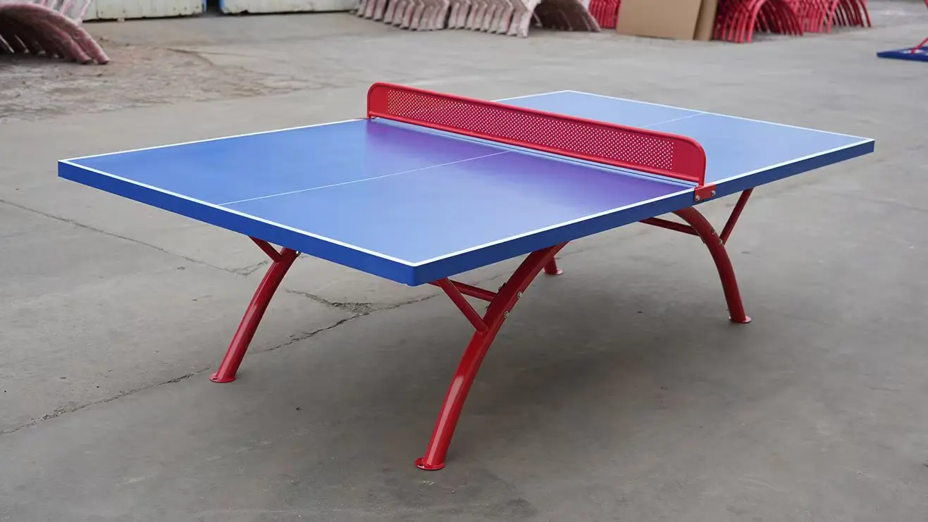 Tavolo da ping pong pieghevole per esterni durevole in uso Tavolo da ping p ong stile interno per parchi impermeabili