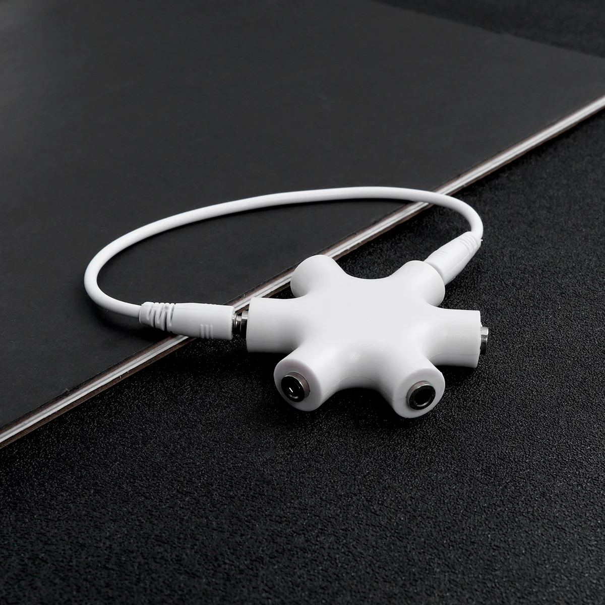 

1 to 5 Stereo Audio Splitter Snowflake Shape 3.5mm Jack Adapter for Sharing Music with Friends Classmates Family