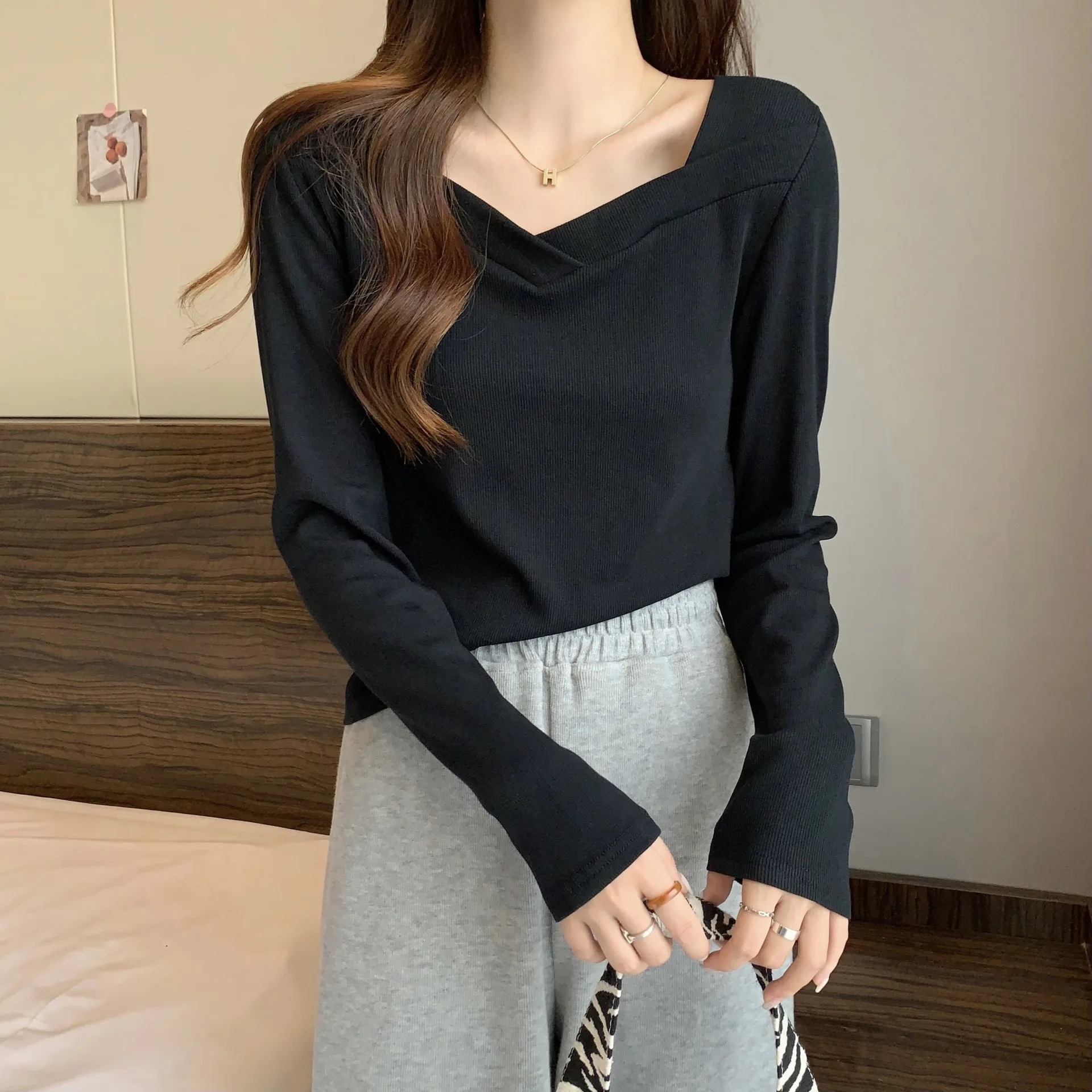 V-neck Korean Fashion T-shirts Women Kpop Long Sleeve Tops Y2K Winter Kawaii Slim Goth Tees Harajuku Cheap Clothes Woman Tshirts