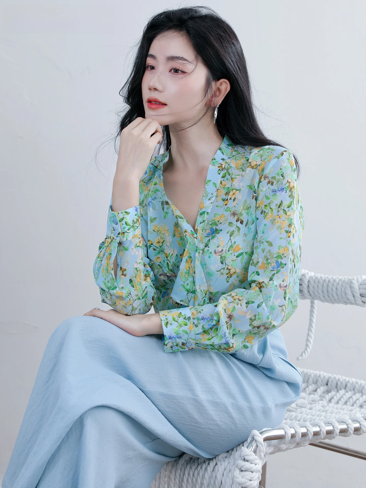 

Floral Print Silk irt Women's Long Sve 2026 Spring New High-End Feeling Silk Beautiful Small Top Women's Clothing