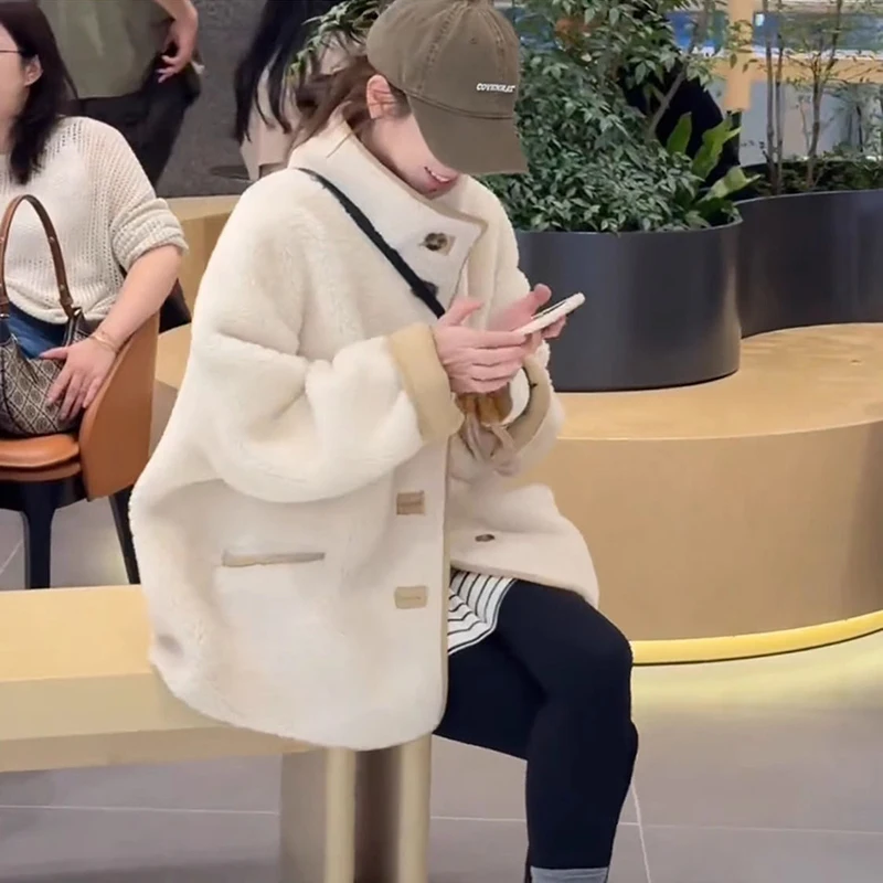 Lam Kraag Verdikte Bont Een Stuk Jas Uitloper Vrouwen 2025 Nieuwe Winter Warme Parka Mode Losse Lange mouwen Jas Tops