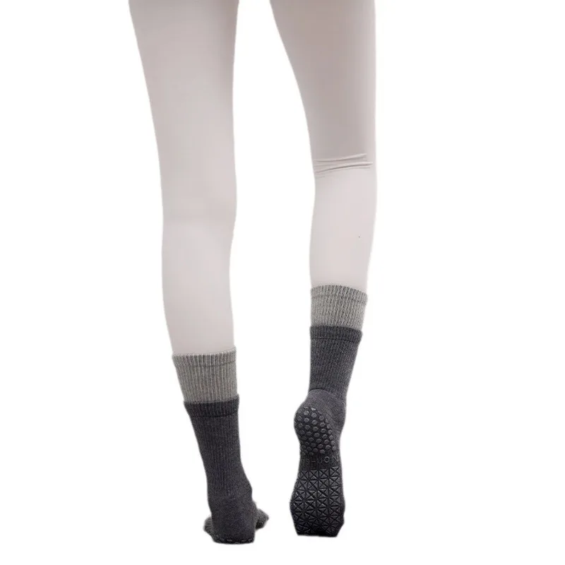 ถุงเท้าโยคะกันลื่นสำหรับผู้หญิง รุ่นใหม่ ฤดูใบไม้ร่วง-ฤดูหนาว แบบมืออาชีพ ความยาวกลางน่อง สำหรับพิลาทิส ฟิตเนส และกีฬา รุ่น 8W182