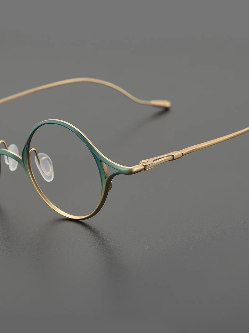 

2025 new Handmade Japanese designer ultra-light pure titanium myopia glasses frame, retro round women's anti-blue light
