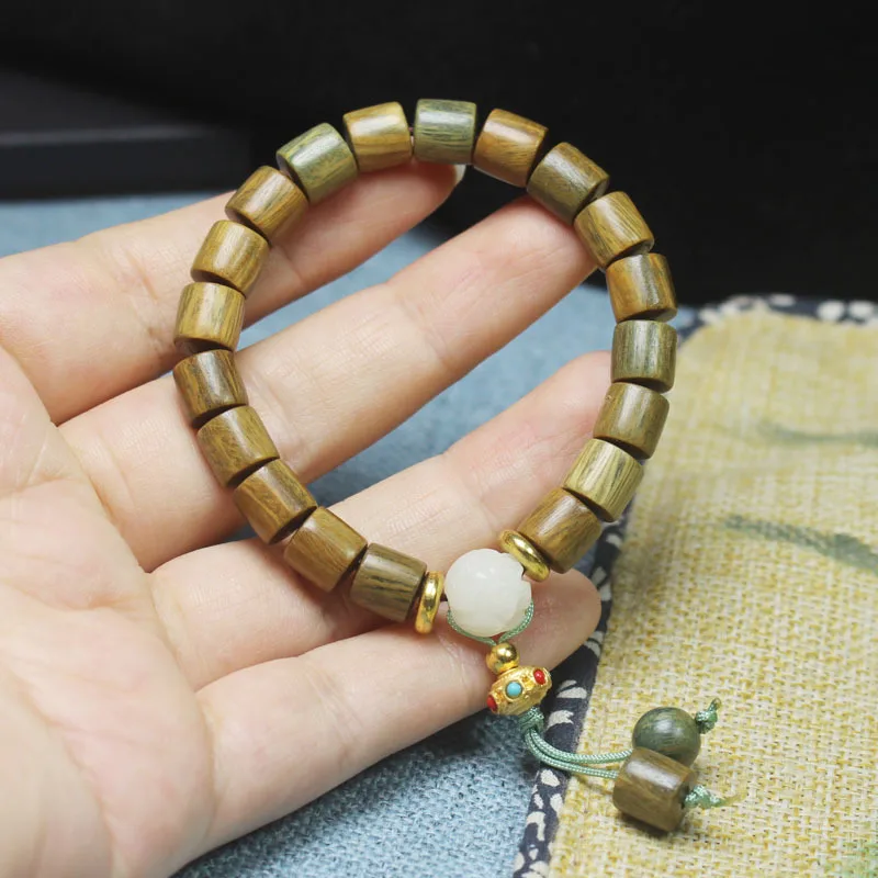 Green Sandalwood 8mm Barrel Beads Bracelet with White Lotus Flower, Natural Fragrance Single Strand for Men and Women Gifts