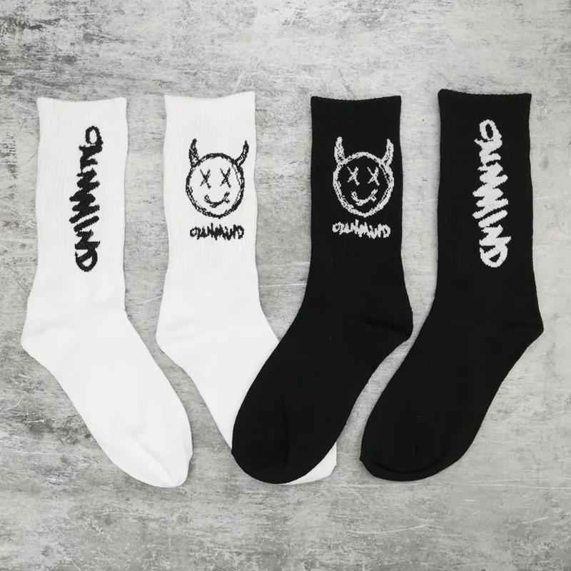 Calcetines largos de algodón con estampado de grafiti para hombre y mujer, medias divertidas de estilo Hip Hop, Harajuku, Anime, diablo, Grimace, color blanco y negro