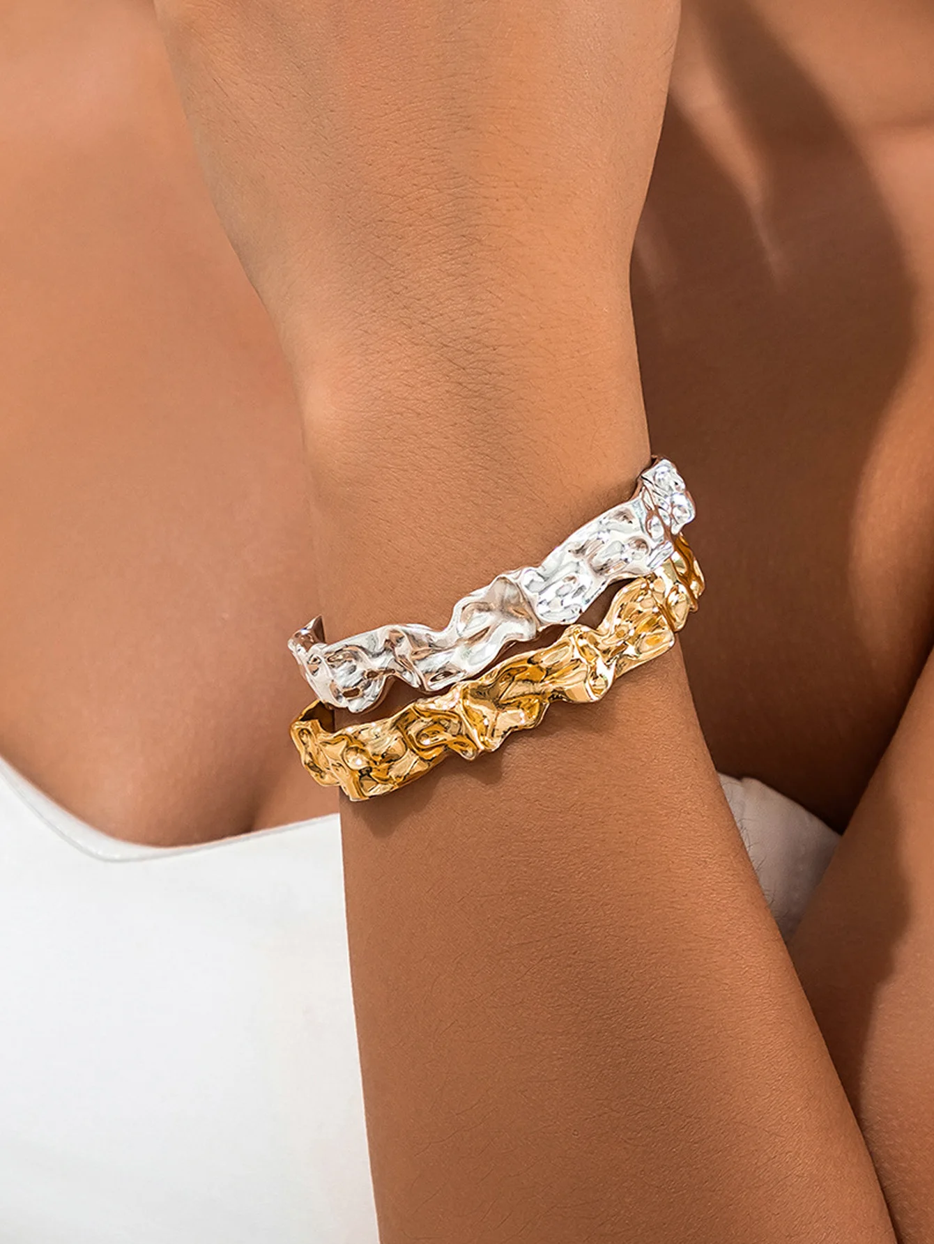 1Pc Fashionable Light Luxury Style Ring Set, Combining Beautiful Metallic Luster with Pure Minimalist Elements, Elegant and Grand yet Still Retaining a Sense of Detail, Suitable for Women's Daily Social Gatherings, Photo Shoots, and as a Beautiful Accessory for Christmas, Valentine's Day, Anniversaries, or as a Gift for Girlfriends and Friends