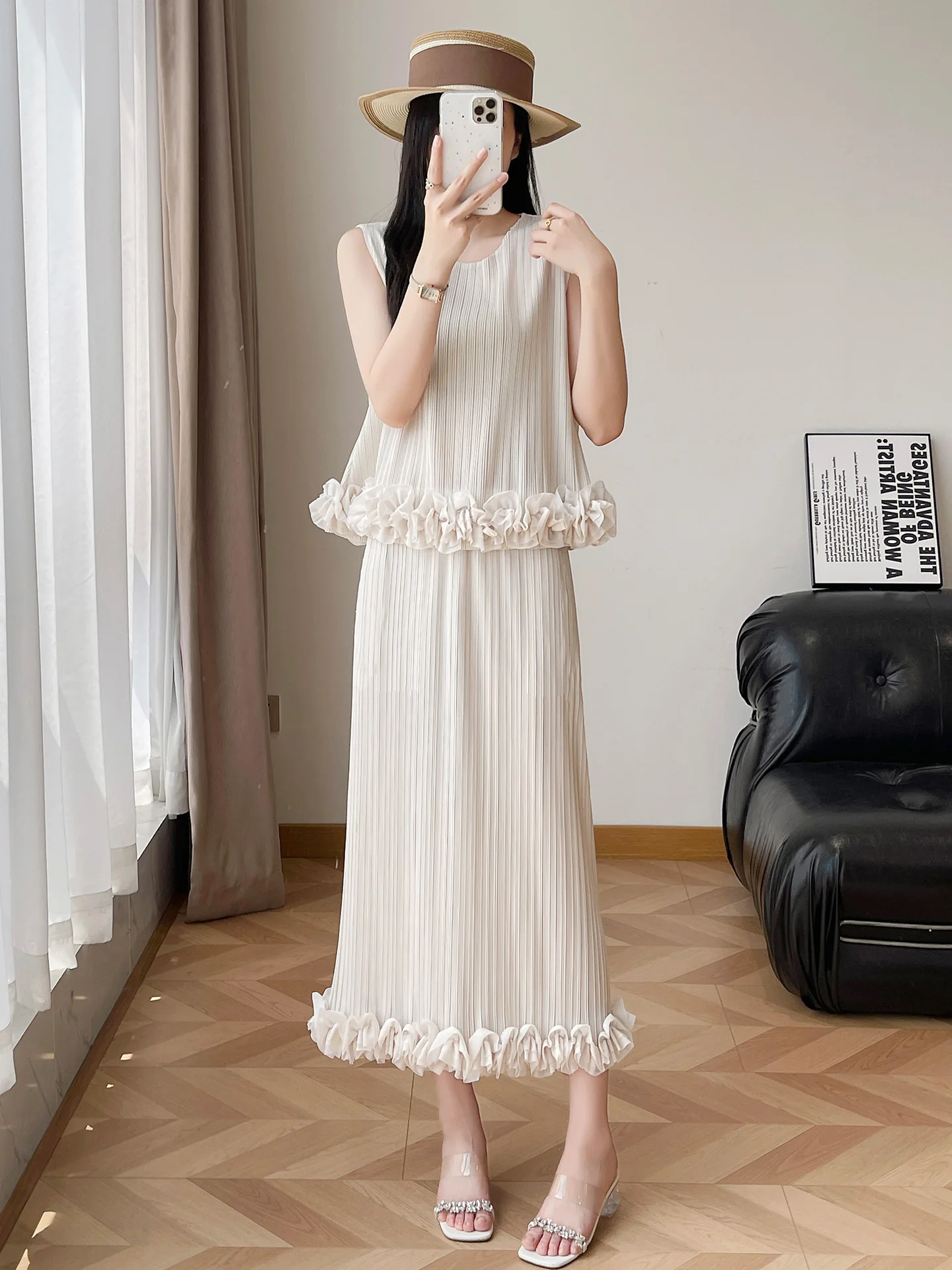 Three Houses Wind Pleated New 2026 Two Piece Set Women Summer Wooden Ear Look Slimming Gentle Pleated Skirt Set Match