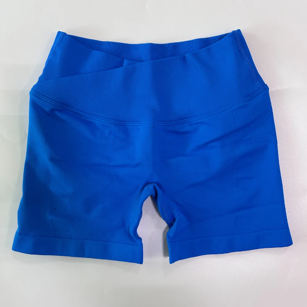 Pericic 4,5'' Yoga-Shorts für Damen, Kreuzmuster, Niedriger Bund, Gerippte Nahtlose Gym-Shorts, Workout-Fitness-Shorts mit Scrunch-Butt-Effekt, Sport-Laufshorts – Detail 11