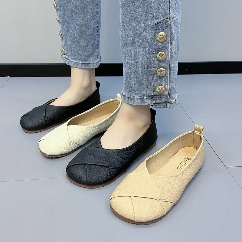 Sepatu pantofel kulit paten Slip-on wanita, Sneaker kasual ujung bulat, sepatu suster modis musim semi musim gugur 2023