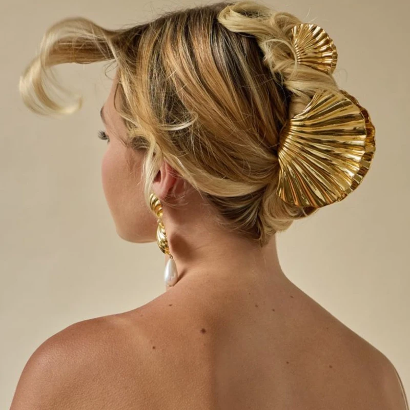 1pc hot sale shell hair clip made of environmental alloy; it is a unique head accessory with a shark clip