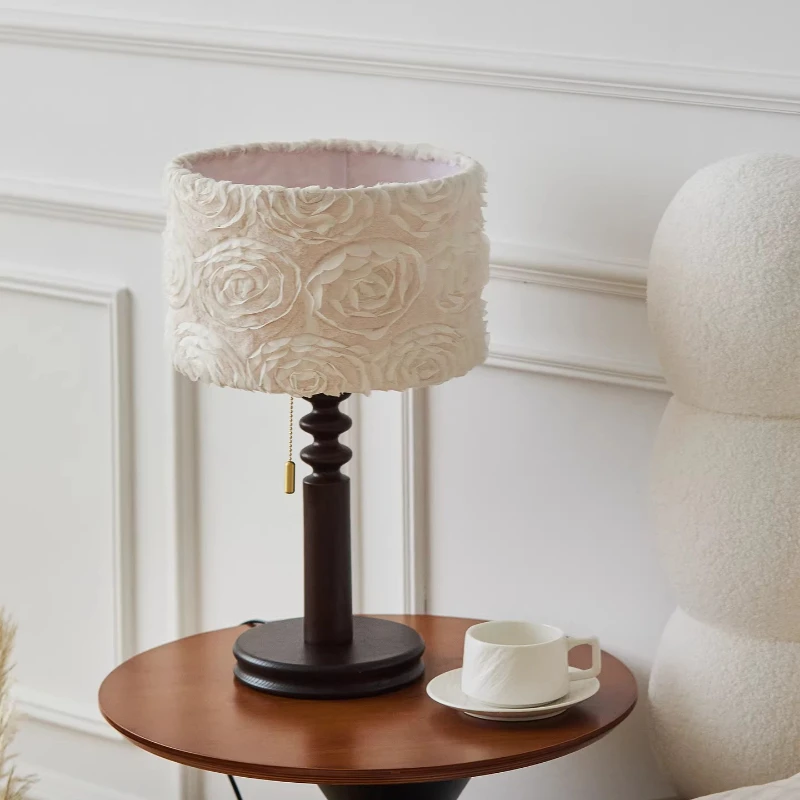 Medieval Style Table Lamp Three-dimensional Flower Cover Living Room Bedroom Study Restaurant Retro Atmosphere Lighting Fixtures