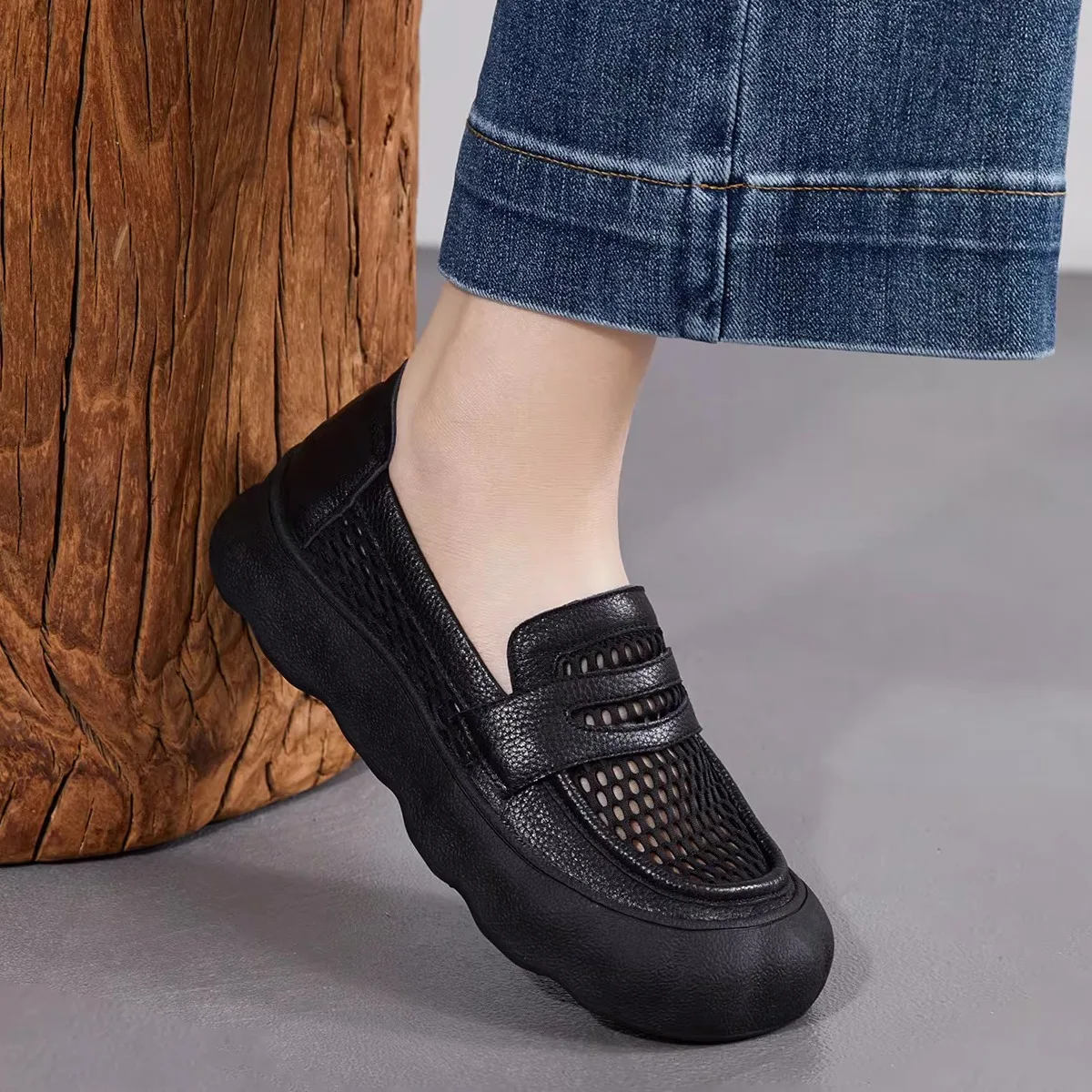 Genuine Leather Flat Heel Sandals Breathable Hollow out Design Cowhide Leather round Toe Flat Bottom Rubber Outsole