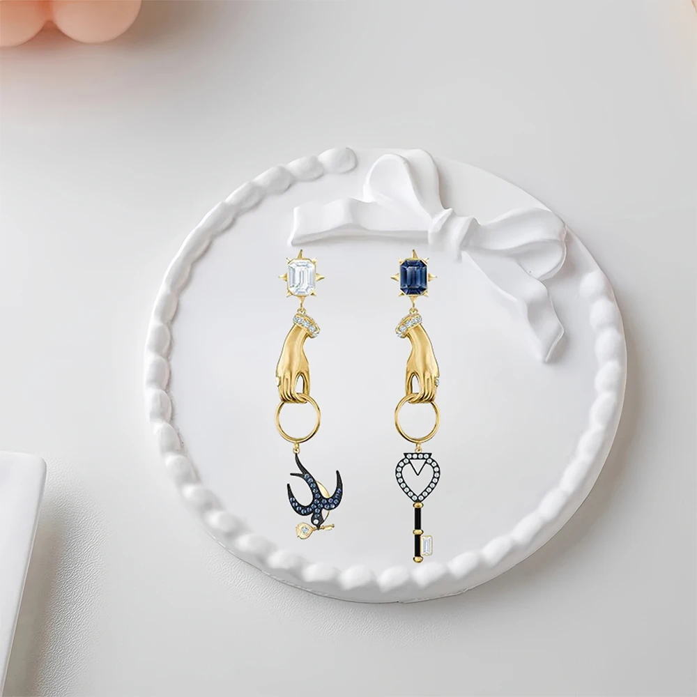 

2025 Hot Selling Brand Women's Earrings Fashionable, Simple, Luxurious Jewelry Suitable for Gifting To Friends