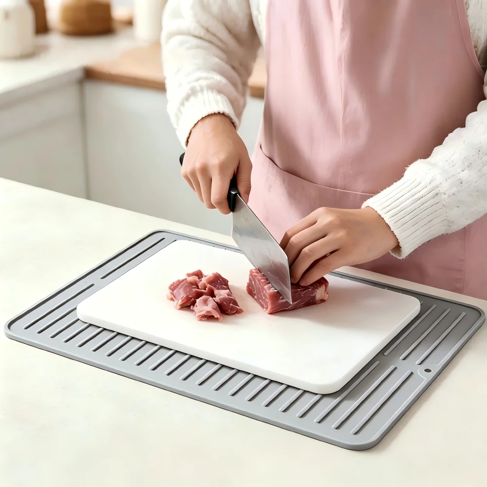 Silicone Dish Drying Mat, Non Slip Heat Resistant Kitchen Counter Protector Tray with Raised Drain Channels, Lip Edge Water