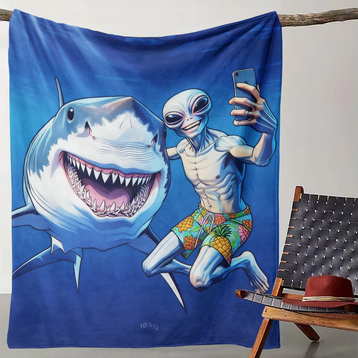 

1 Piece of Funny Alien and Shark Selfie Blanket, Fun Ocean Science Fiction Home Decoration Blanket