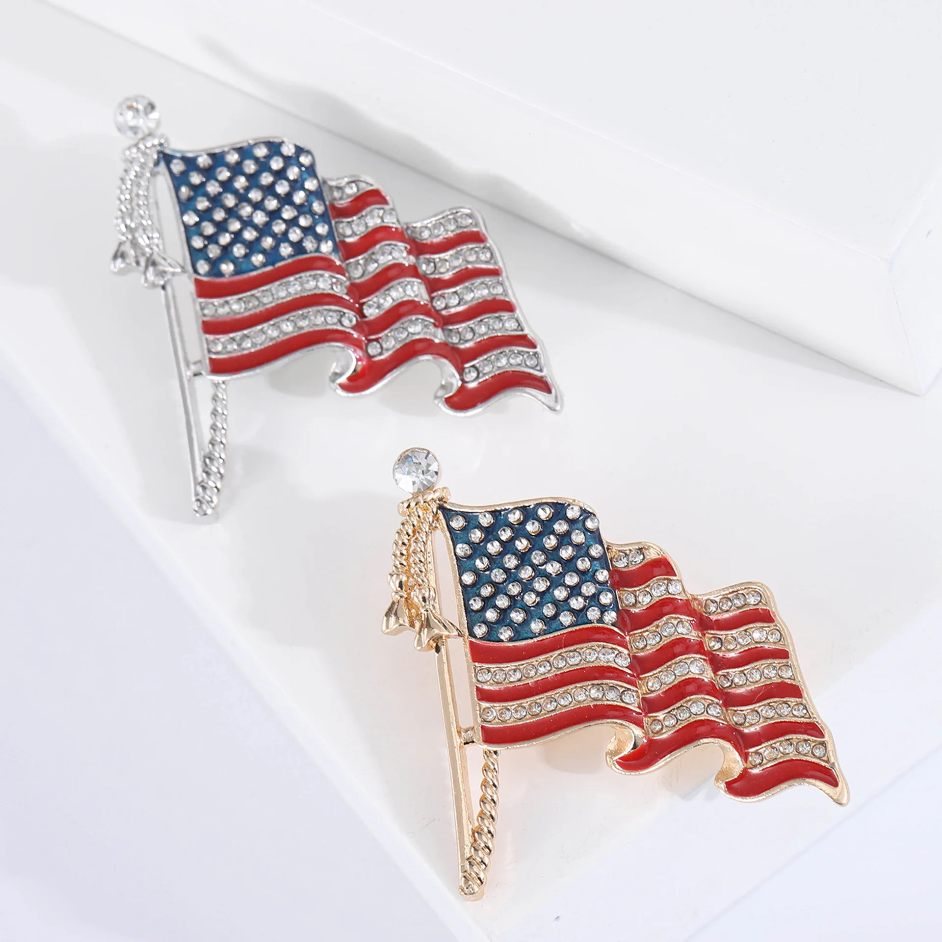 Russia US Flag with Rhinestone Pins Alloy Enamel Brooch of The American Flag Brooch Accessories for Clothing