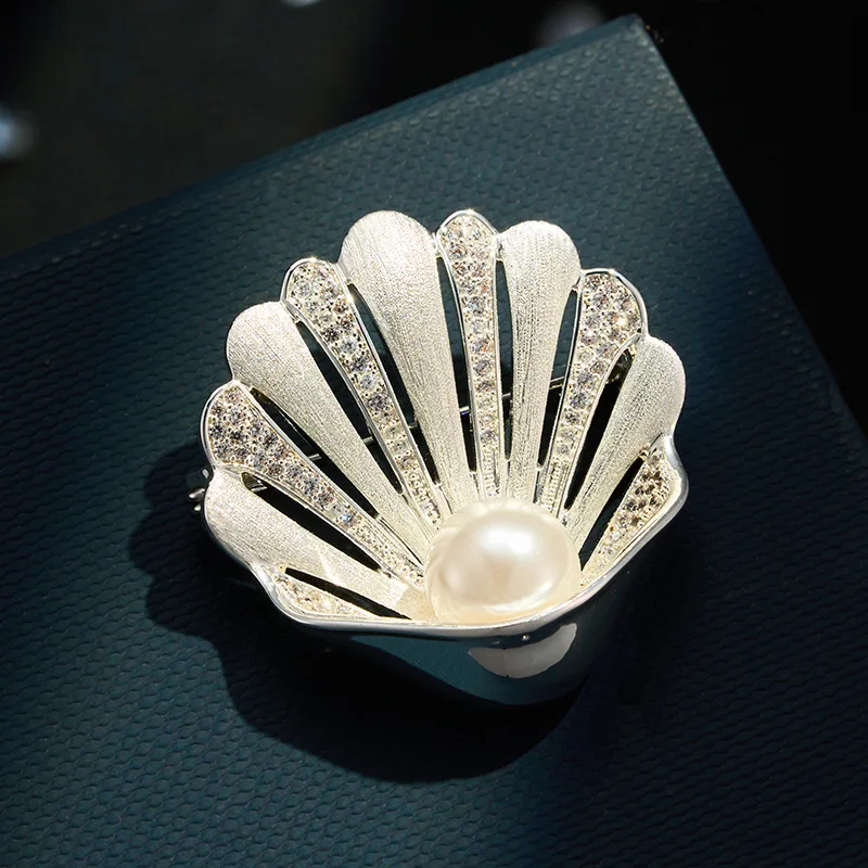 

3D-брошь в форме ракушки из меди с микроинкрустацией цирконами, матовая отделка, легкая роскошная женская брошь