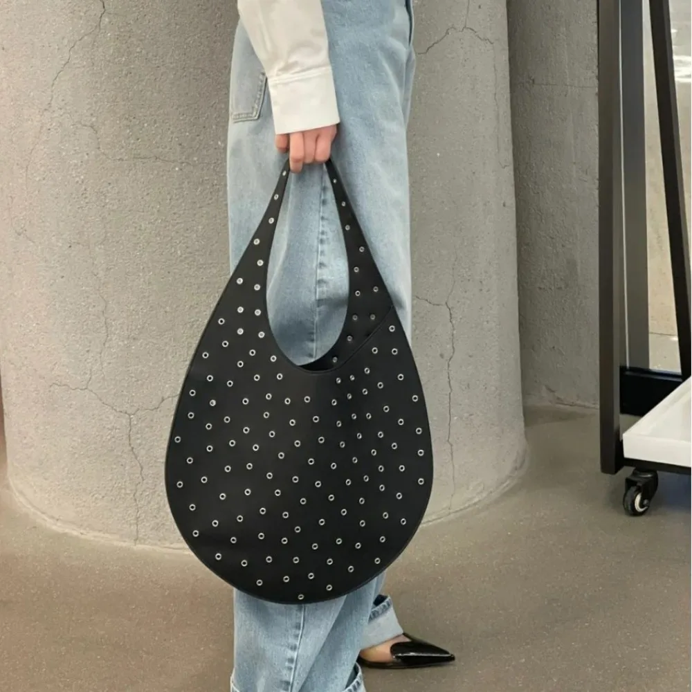 New Spice Girl Shoulder Bag, High-end Leather Fashion Versatile Women's Shoulder Niche Design and Unique Texture Casual Everyday