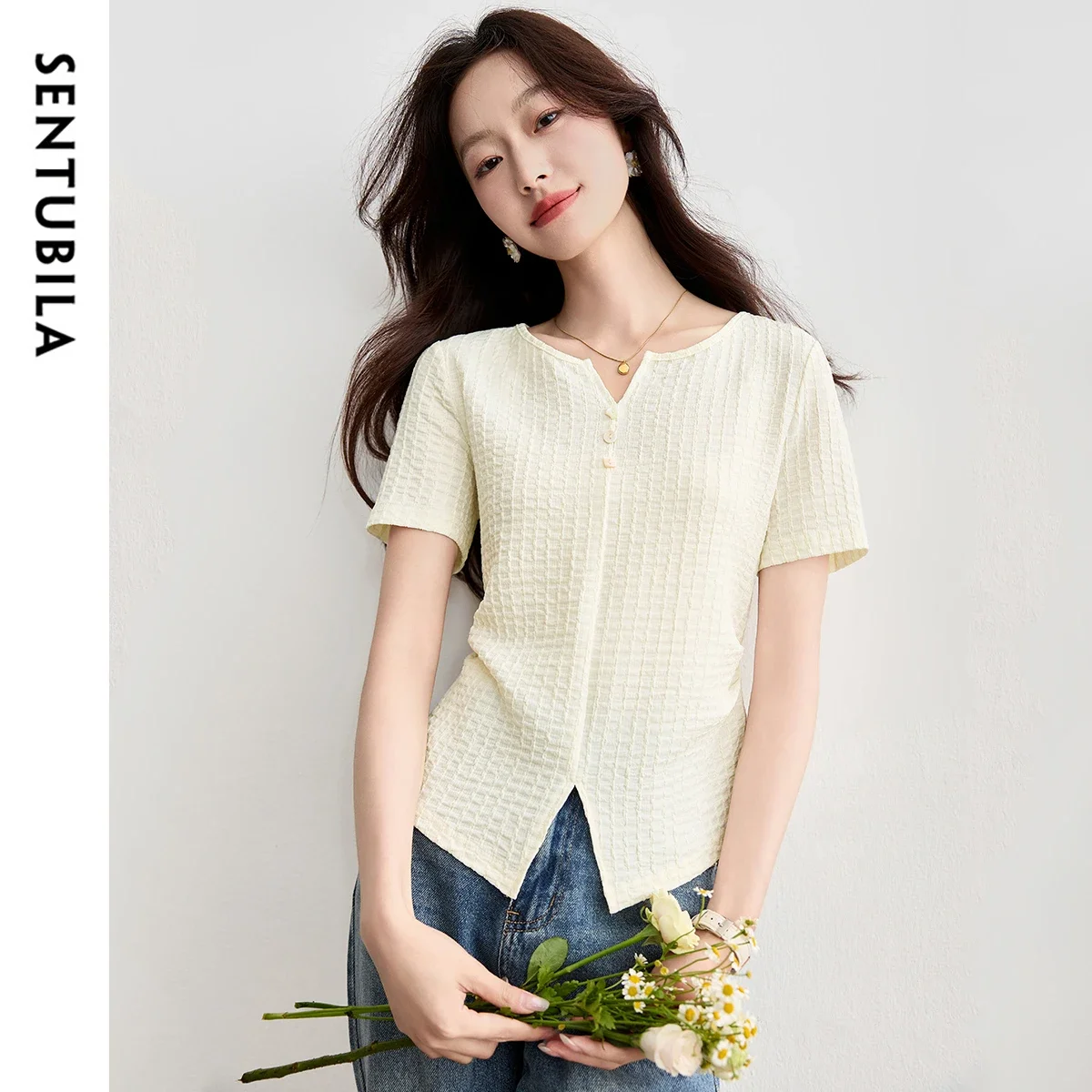 

SENTUBILA Summer Women's Short Sleeved Tees 2025 New Arrivals V-Neck Hem Split Commuter T-Shirt Slimming Knitted Tops Q52TA1778