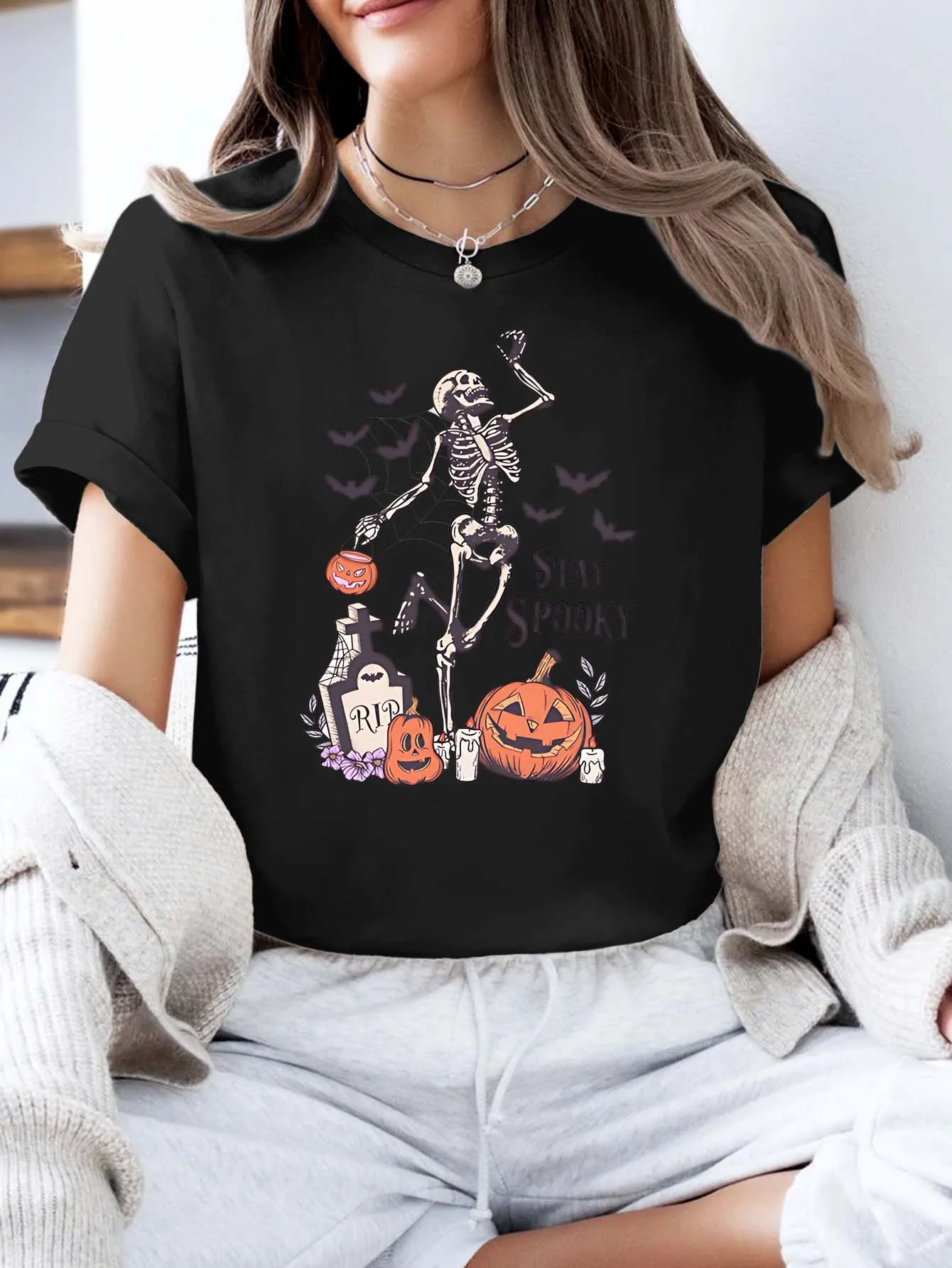 Camiseta gráfica espeluznante de Halloween de talla grande - Cráneo y calabaza de seis colores - Manga corta
