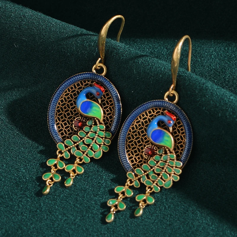 

Vintage Painted Drop Peacock Earring for Women Hollowed Screen Jewelry Olive Leaf Tail Animal Accessories Dangle Cooper Material