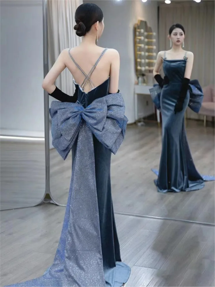 

Elegant and fashionable spaghetti-strap toasting and appreciation banquet fishtail dress
