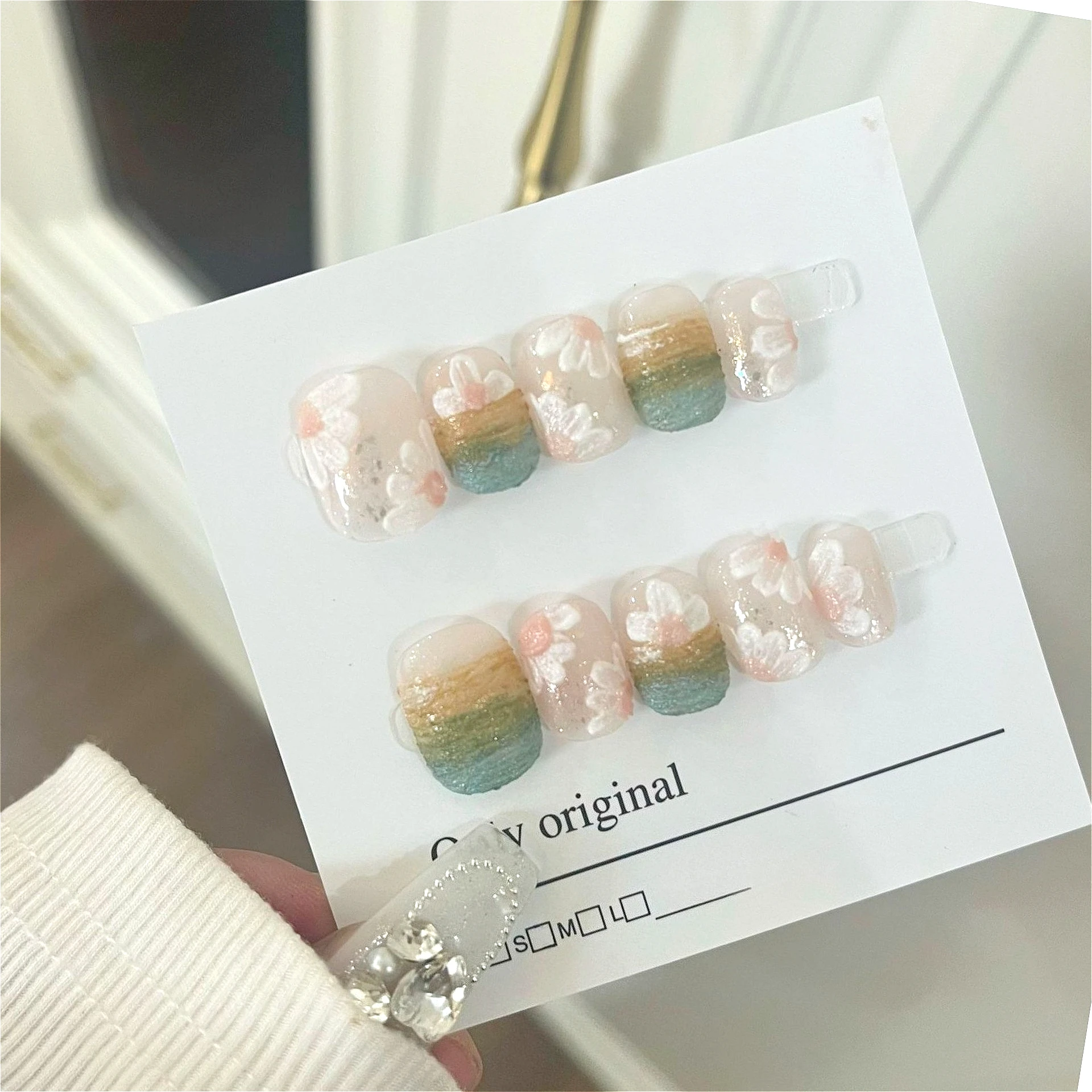 10 Uds. De uñas postizas con purpurina de perlas hechas a mano, con gradiente Multicolor, bonitas, cortas y redondas, para primavera y verano
