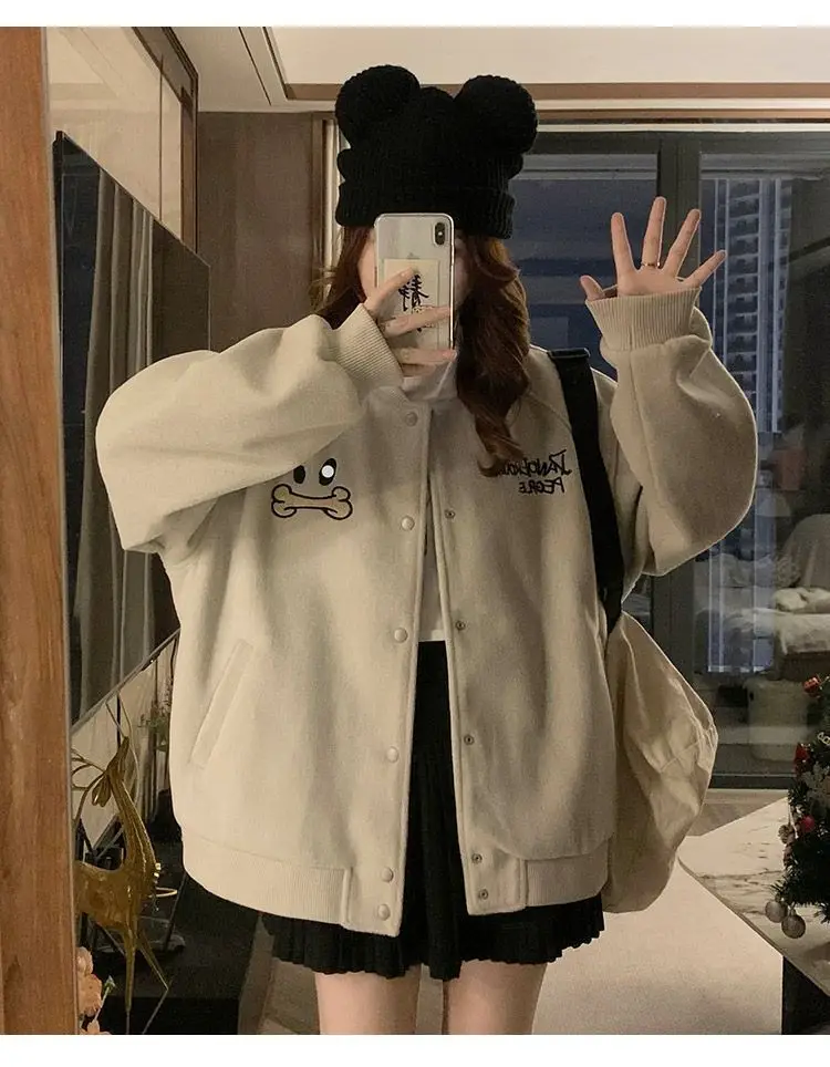 

Бейсбольные куртки с нашивками, черно-белые, женские, весенние, светоотражающие, с множеством карманов, эластичные, приятные к телу, водонепроницаемые, с вышивкой, для женщин