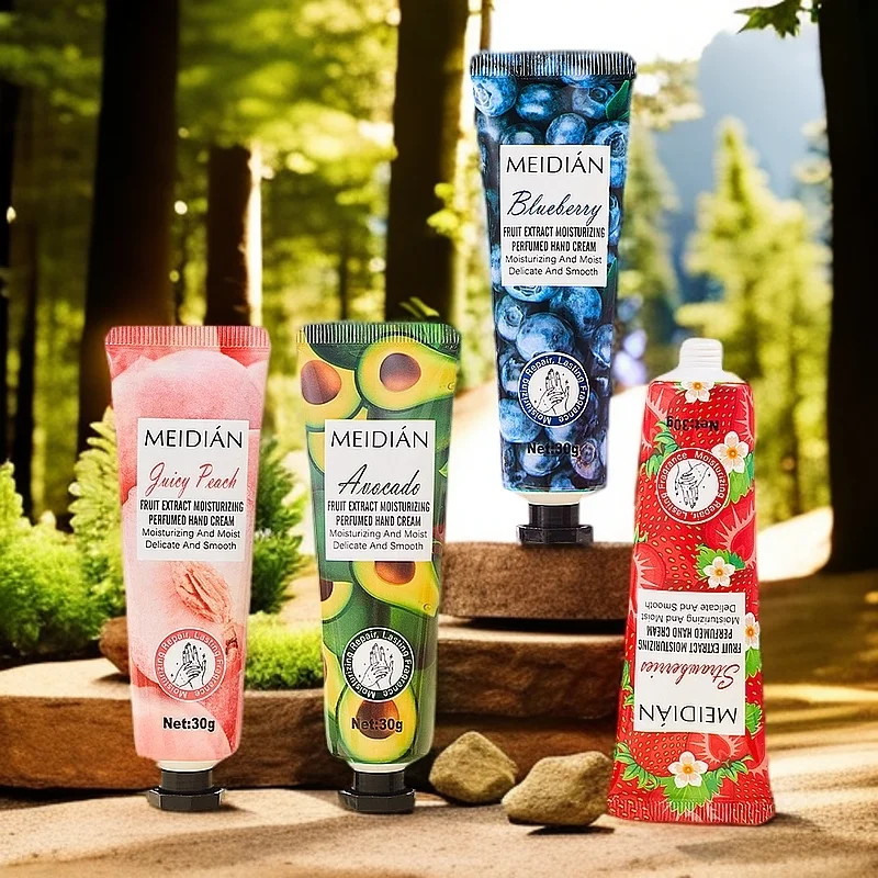 كريم لليدين معطر بالفواكه مكون من خمس قطع للترطيب والحفاظ على العطر يدوم طويلاً. كريم قناع العناية باليدين