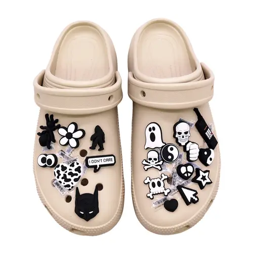 Imagen 2 del producto 1 Uds. De adornos originales para zapatos de PVC en tono blanco y negro, decoraciones, calavera de fantasma de la muerte, Taichi, accesorios de hebilla superior para zapatos, regalos para amigos