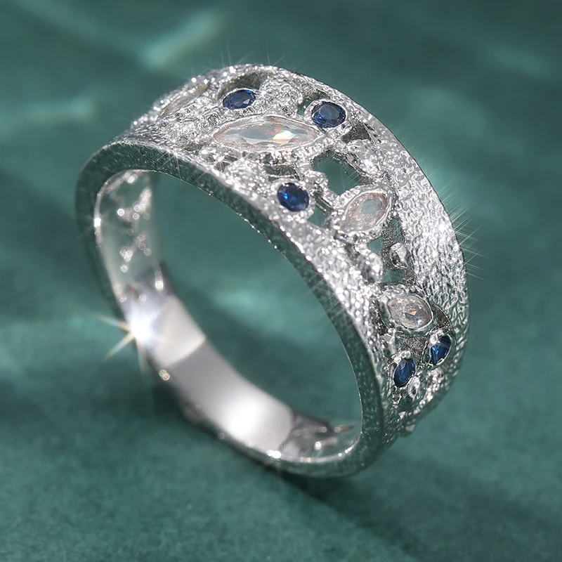 Schillernder silberfarbener, mit blau-weißen CZ-Steinen besetzter Damenring, geometrisch, hohl, für den täglichen Gebrauch, Partyschmuck – Detail 4