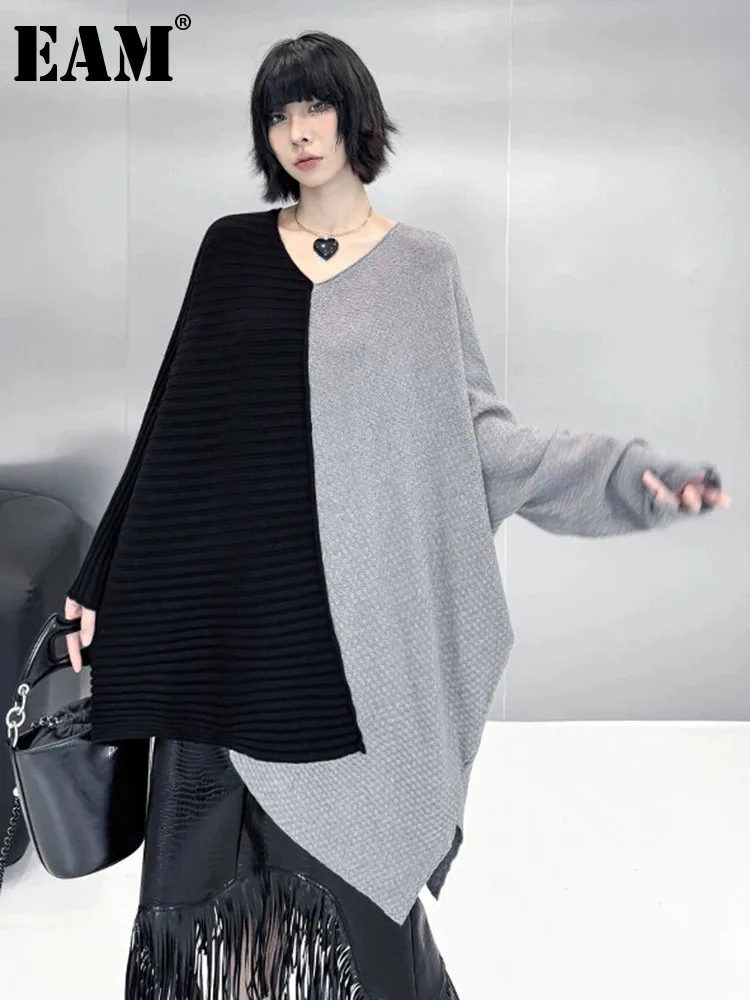 [EAM] Gray Color-block Big Size Long Knitting Sweater V-Neck Long Sleeve Women Pullovers New Fashion Spring Autumn 2025 1DH8330