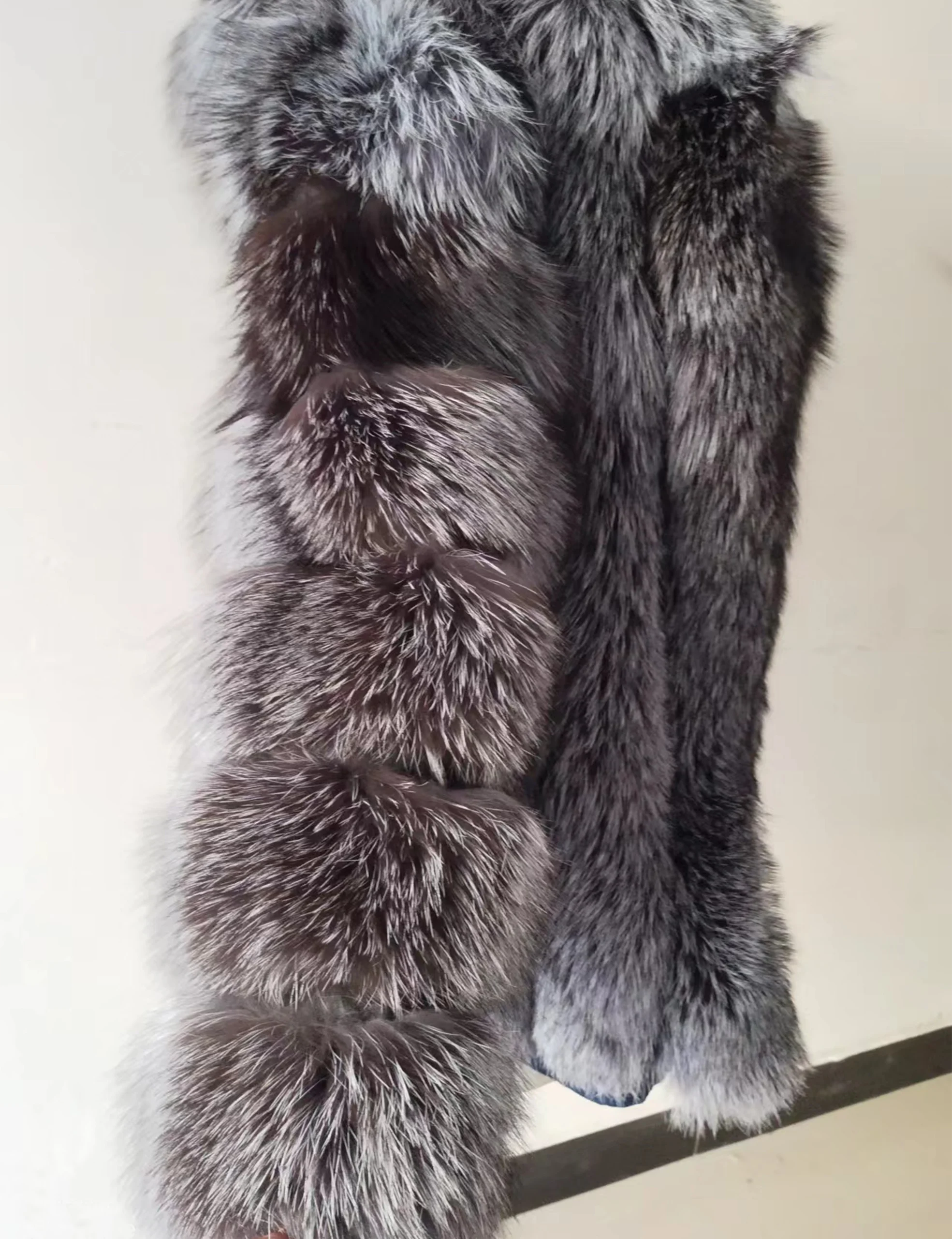 ขนสุนัขจิ้งจอกจริงผู้หญิงฤดูหนาวบาร์แนวตั้งธรรมชาติ Silver Fox แจ็คเก็ตใหม่แฟชั่น Hooded Overcoat Furry Plus ขนาดฟรีไปรษณีย์