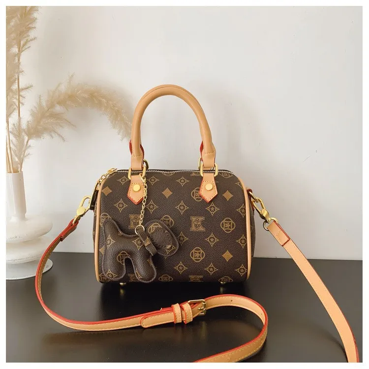 

2025 Luxe Spacious Tote Bag, Women's Casual Commuter Shoulder Purse, Day to Night Crossbody, Versatile Sling Bag, Leather Bag